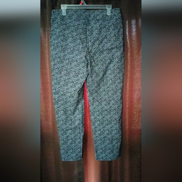 Young USA Sz M Women's Capri's - Picture 3 of 3